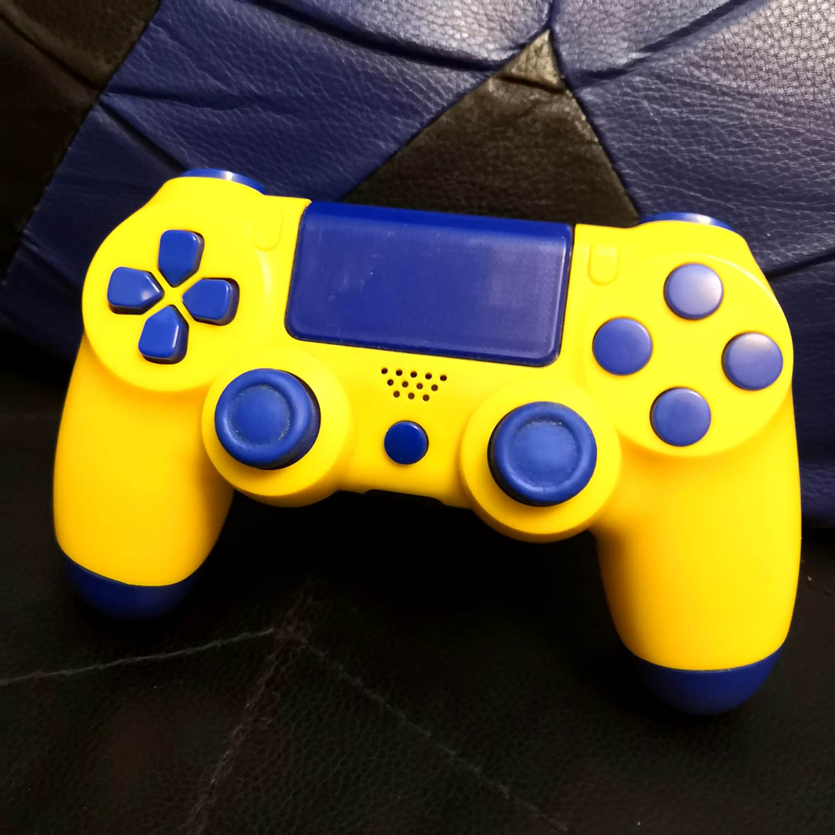 playstation4 blue and yellow